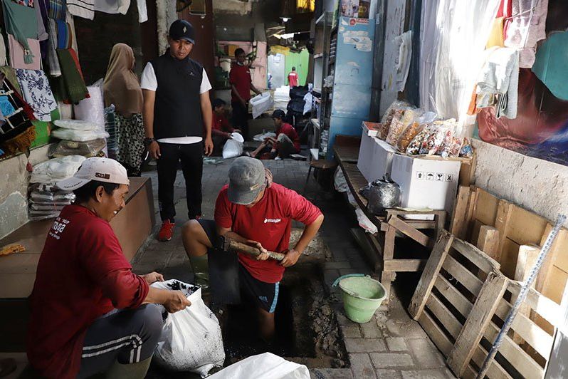 Pasar Bong Dijadikan Night Shopping, Pedagang Kerja Bakti di Program “Surabaya Bergerak”