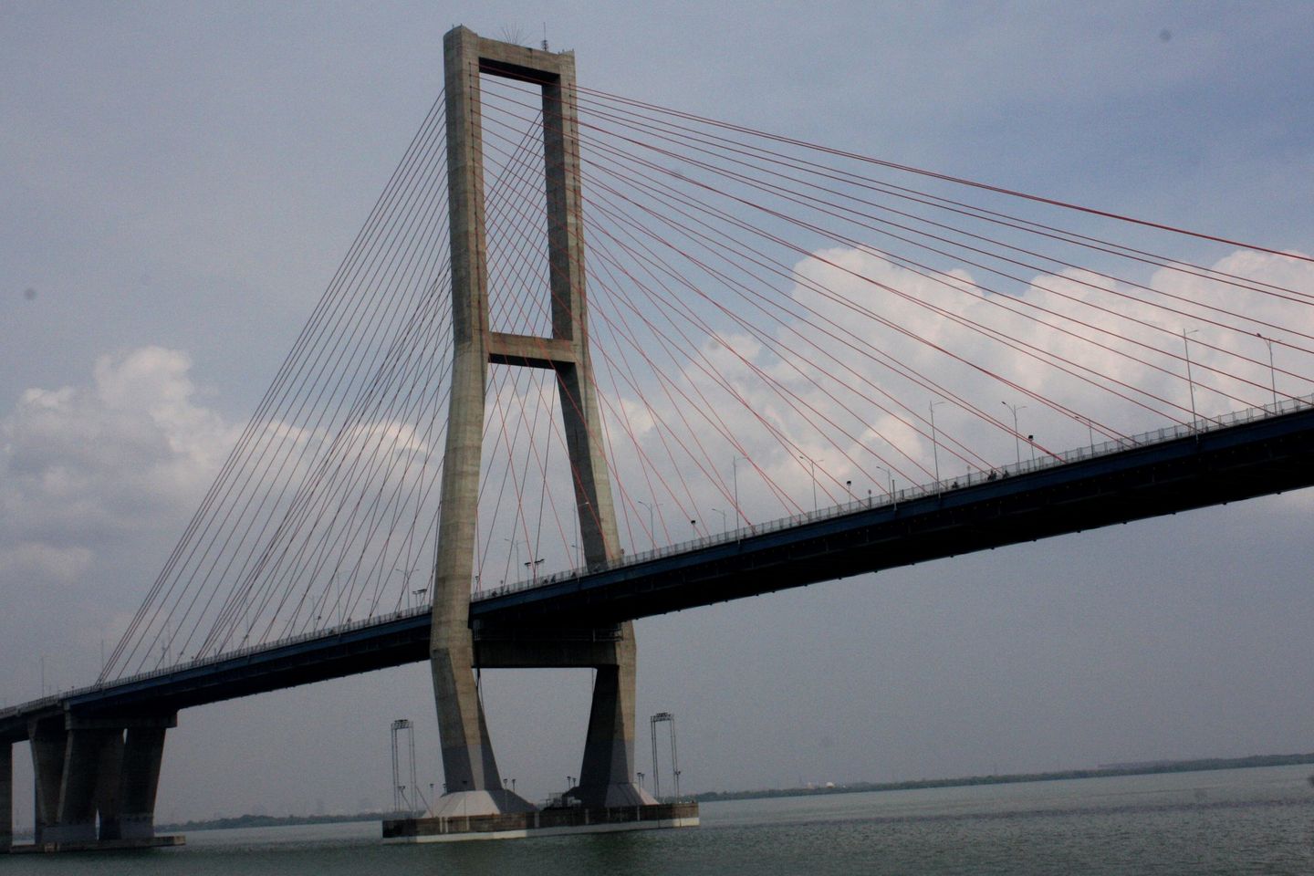Pemerintah Bebaskan Biaya Jalan Tol Suramadu