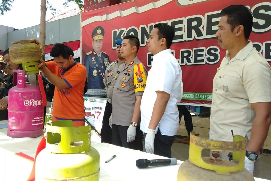 Pria Benowo Ditangkap Polres Gresik Usai Oplos Elpiji Bersubsidi