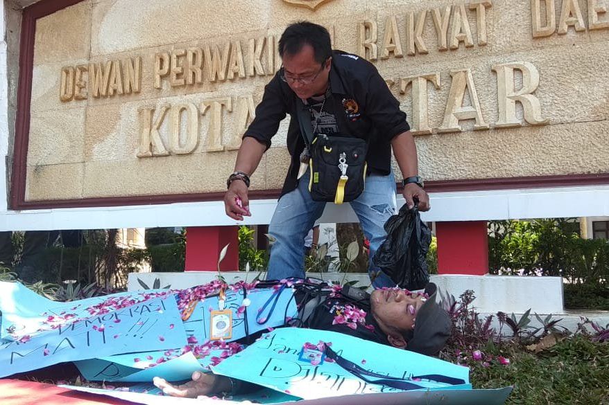 Pewarta Blitar Raya Jalan Mundur Tolak Pengesahan RUU KUHP