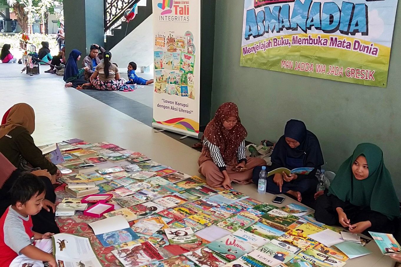 Diusir Satpol PP, Digandeng Dinas Perpustakaan