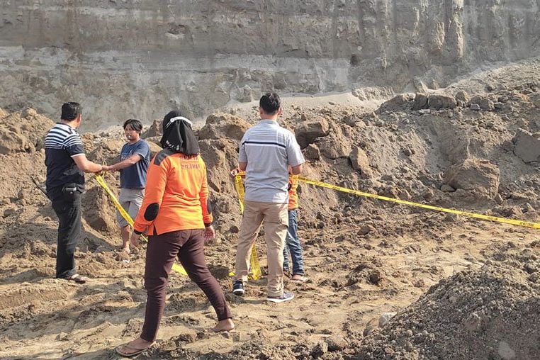 Empat Pencari Batu di Mojokerto Tertimpa Sirtu, Dua Tewas Di Lokasi