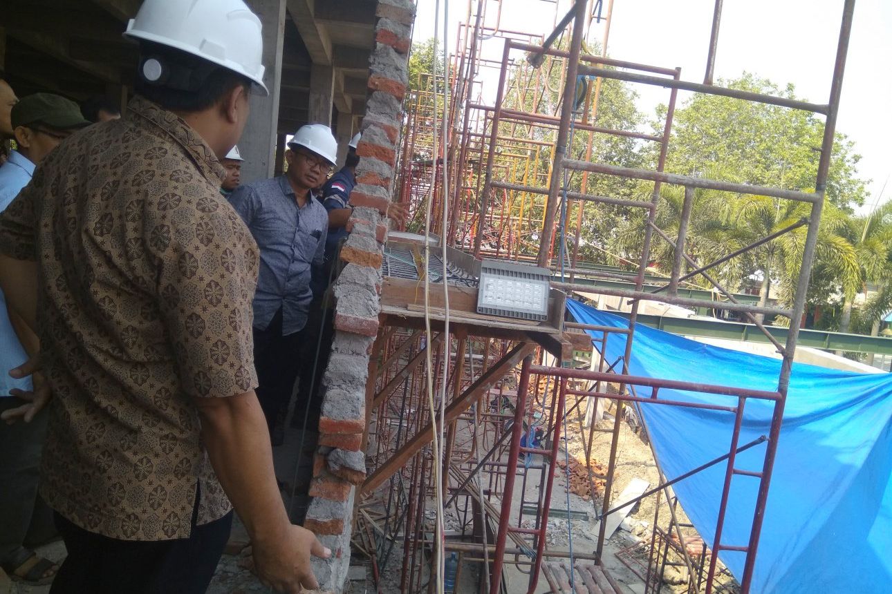 Polisi Selidiki Robohnya Tembok Proyek IGD RSUD Caruban