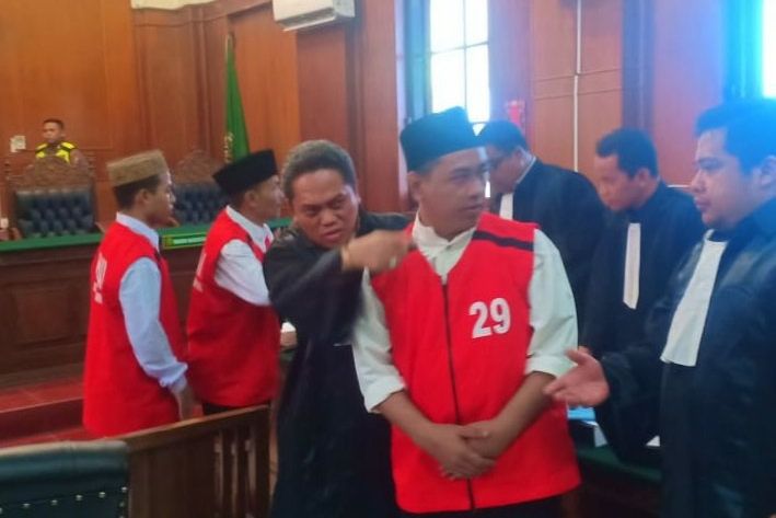 Keterangan Enam Saksi Ringankan Pelaku Pembakaran Polsek Tambelangan