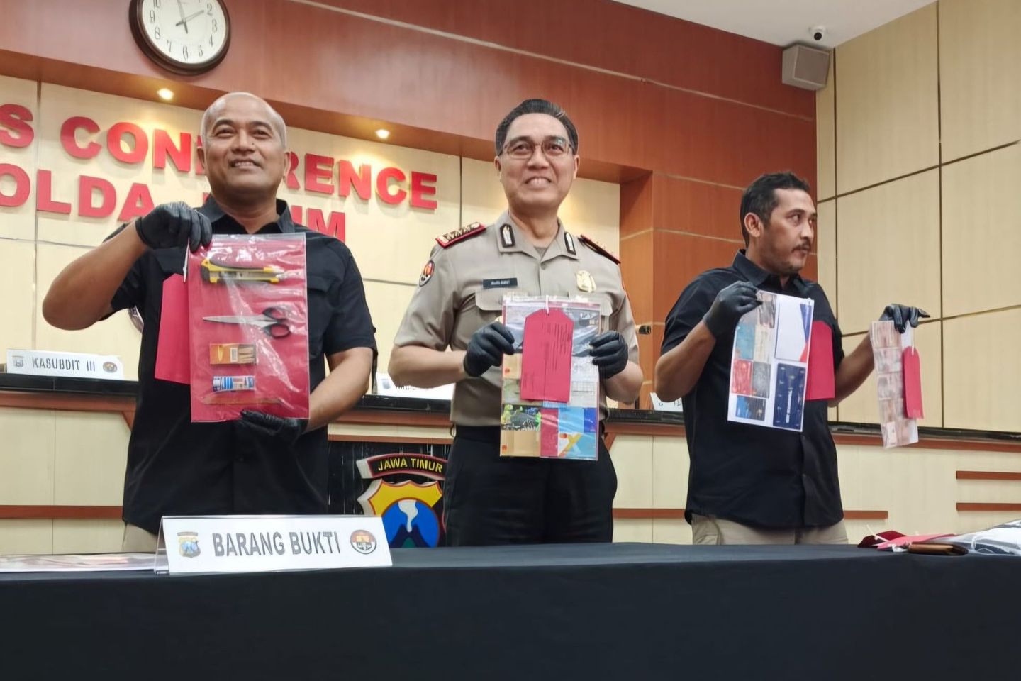 5 Tersangka Ganjal ATM Ditangkap Polda Jatim, Sasar ATM di Rest Area