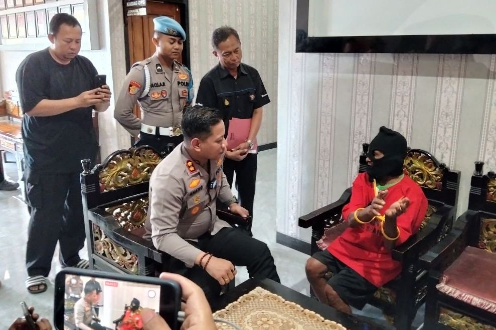 Diduga Sakit Hati, Kakek di Sampang Habisi Nyawa Tetangga dengan Linggis