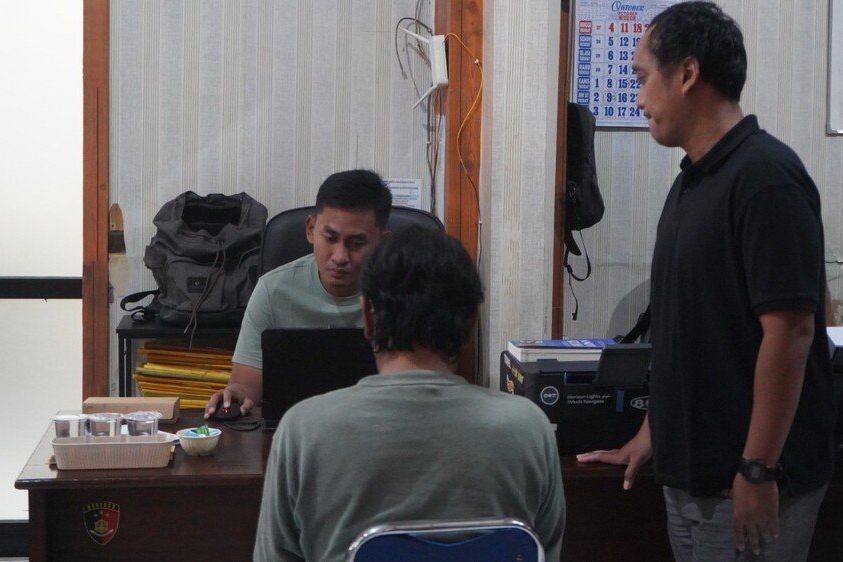Kurir Shopee Diduga Ambil Tas Berisi Rp9 Juta di Warkop Probolinggo