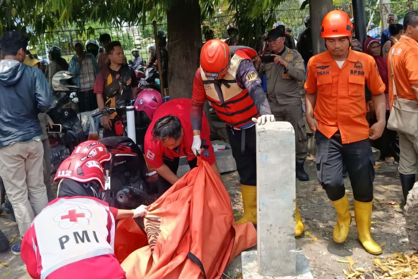 Jenazah Pria Ditemukan Mengapung di Sungai Rolak Surabaya, Polisi Gelar Investigasi