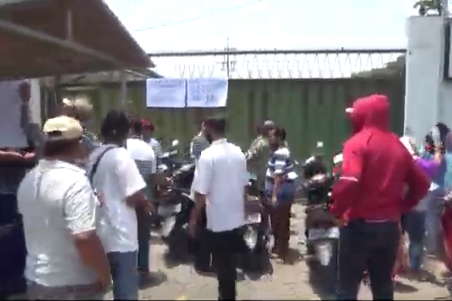 Limbah Serbuk Kayu Cemari Lingkungan, Warga Geruduk Pabrik