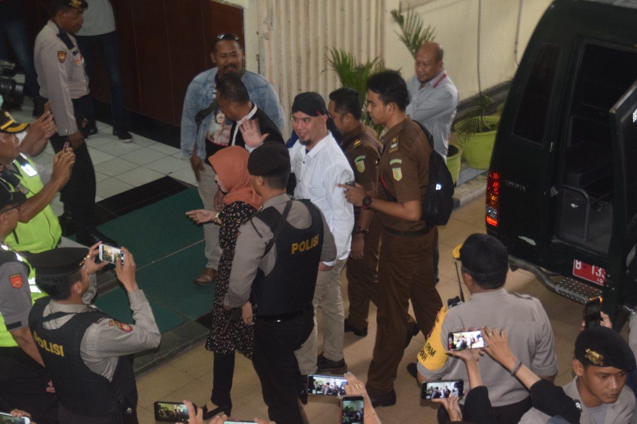 Jaksa Belum Siapkan Tuntutan, Sidang Ahmad Dhani Ditunda