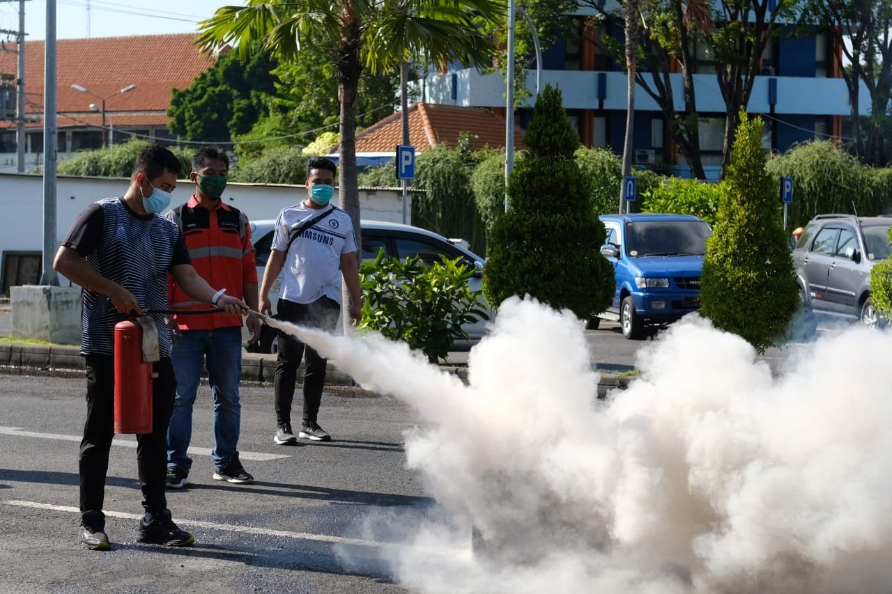 Antisipasi Kebakaran, Pelindo III Uji Coba Peralatan Pemadam