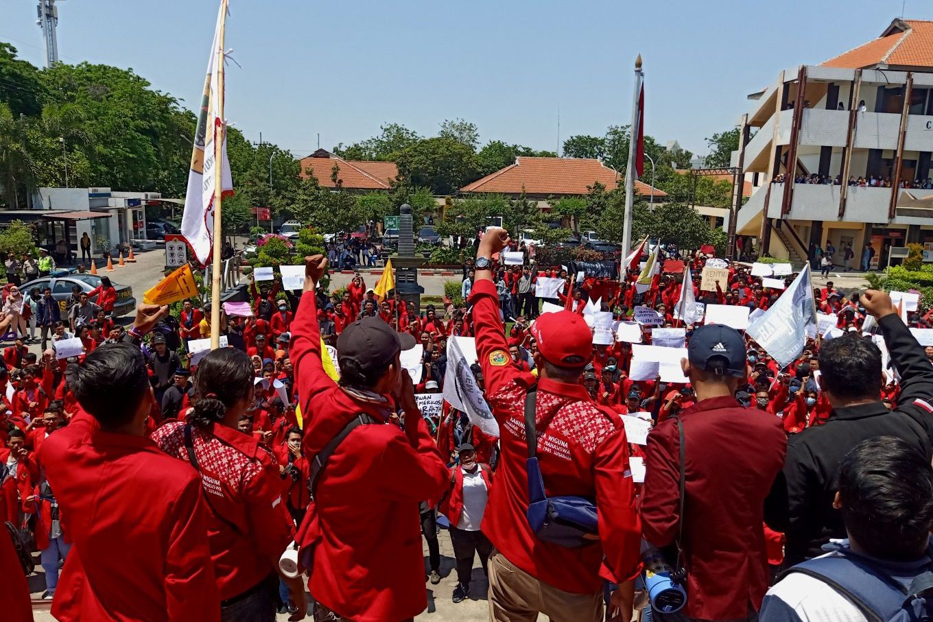 Ratusan Mahasiswa Untag dan Unitomo Siapkan Aksi di Tengah Jadwal Kuliah