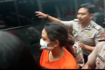 Vanessa Angel Jalani Tahap Dua dengan Tangan Terborgol