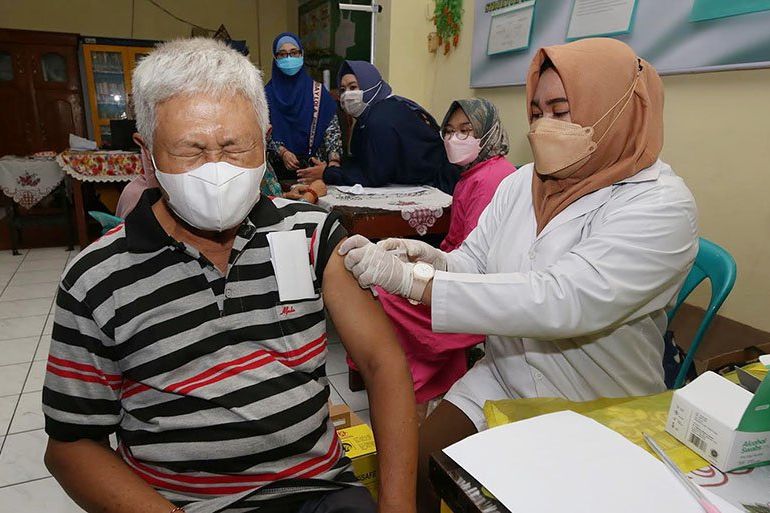 Kasus Covid-19 Didominasi Gejala Ringan, Vaksin Booster Gencar Dilakukan di Surabaya