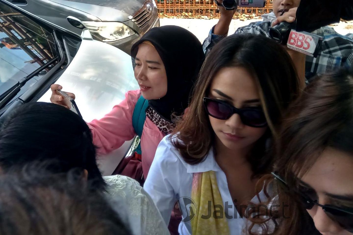 Vanessa Angel Pilih Bungkam saat Tiba di Polda