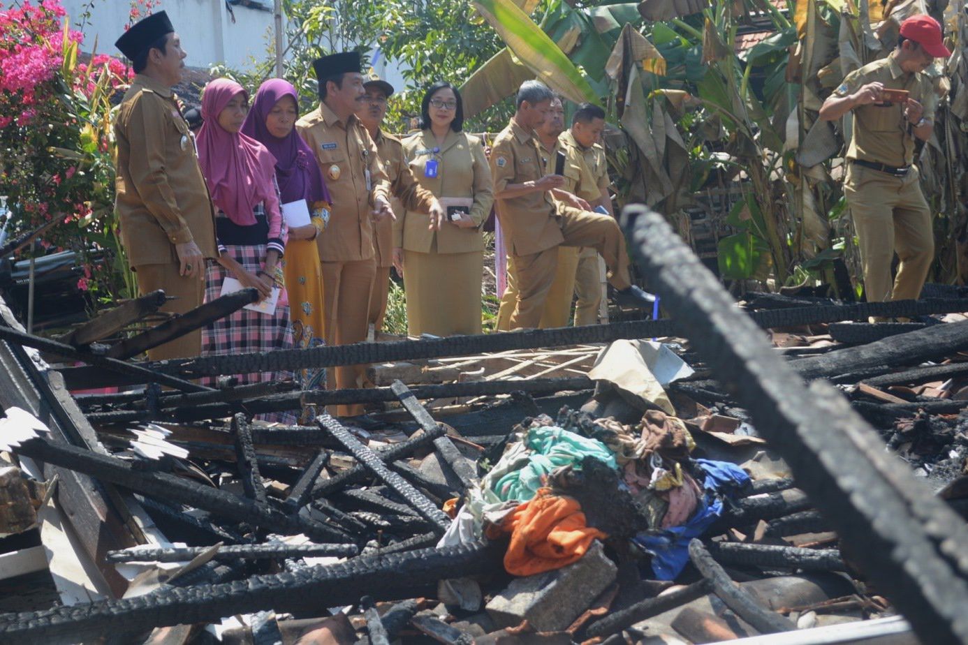Wakil Bupati Gresik Beri Bantuan Korban Kebakaran