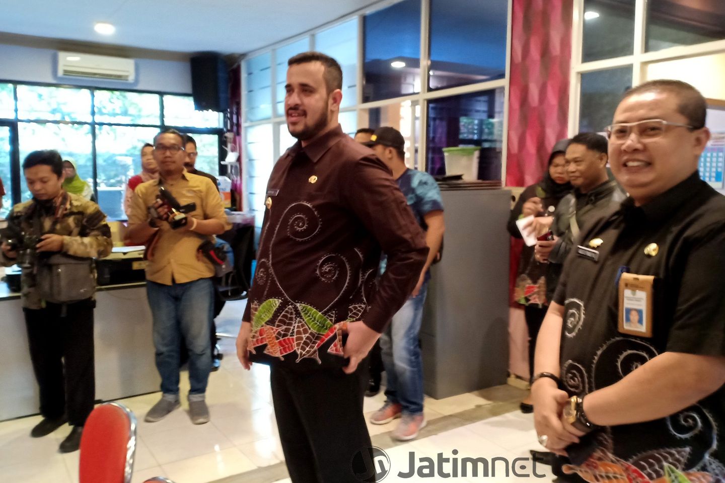 Wali Kota Probolinggo Lepas Sarung dan Kopiah