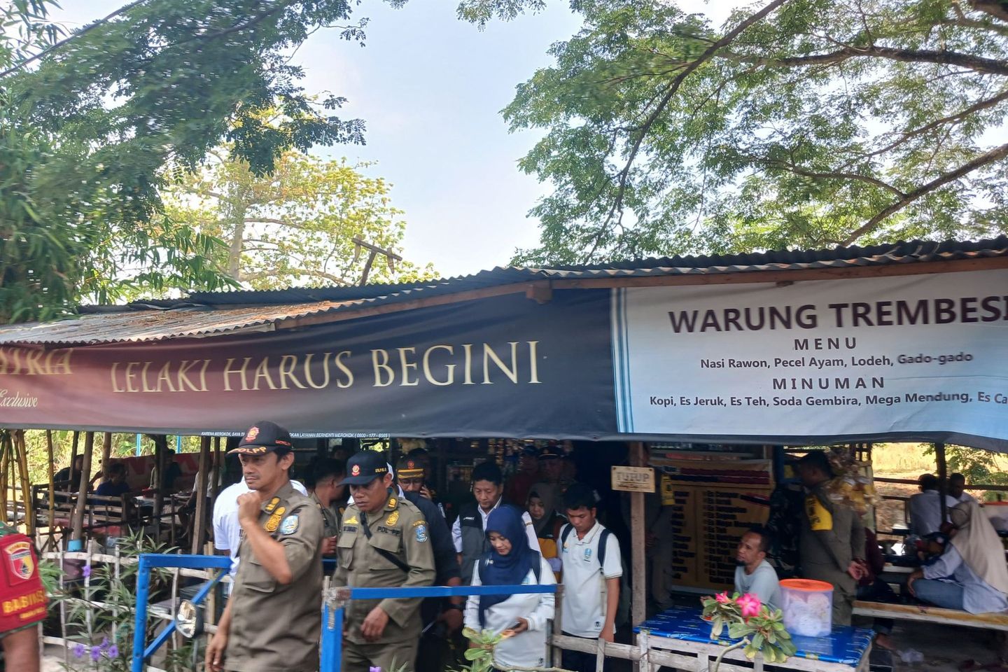 Lima Warung di Bantaran Afvoer Ngrayung Mojokerto Terancam Ditertibkan