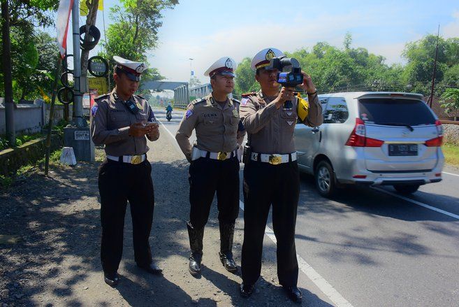Langgar Kecepatan, Polres Blitar Tilang Kendaraan Pakai Speed Gun