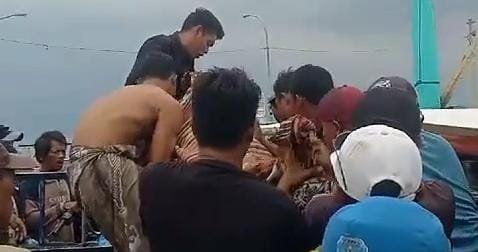 Warga Lumajang Tewas Tenggelam di Pantai Pulau Mandangin Sampang&nbsp;