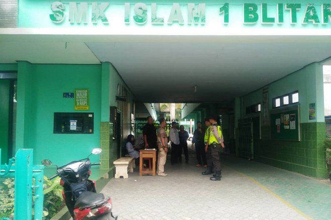 Polisi Blitar Sidak Sekolah Meminta Pelajar Tak Ikut Demo