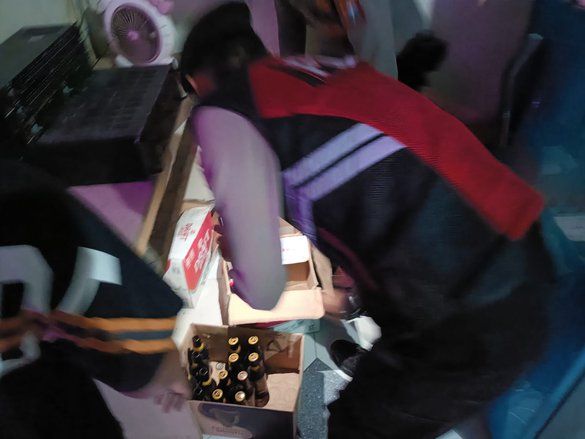 Ramadan Tetap Buka, Polres Mojokerto Sita Puluhan Botol Miras dari Kafe