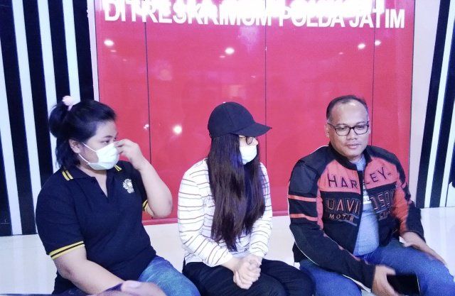 Polda Jatim Tetapkan Muncikari Finalis Putri Pariwisata Sebagai Tersangka&nbsp;