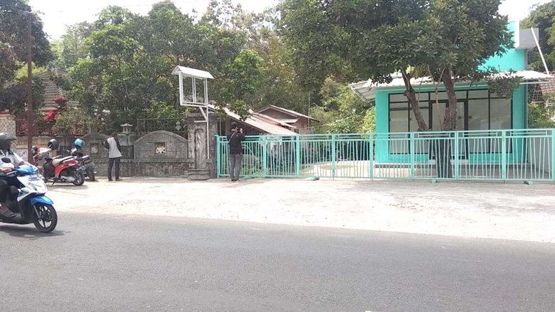 Di Rumah Joko, Densus 88 Menemukan Busur dan Anak Panah