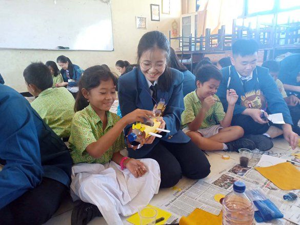 Maba UK Petra Surabaya Ajak Siswa SD Tanam Sayur Hidroponik