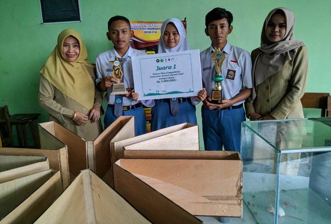 Pelajar SMA Ponorogo&nbsp;Membuat Suplemen&nbsp;Minyak Omega 3 dari Ikan Patin