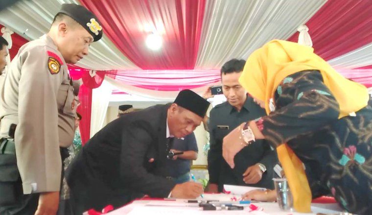 Terpidana Mahmud Ikuti Pelantikan Anggota DPRD Gresik 