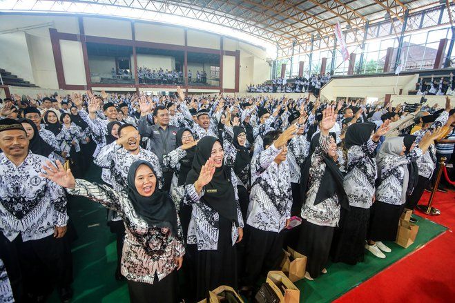 HUT ke-79 PGRI dan Hari Guru Nasional, Pemkot Mojokerto Beri Penghargaan Pahlawan Tanpa Tanda Jasa