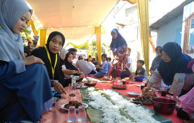 Global Qurban ACT Jatim Berbagi Hewan Kurban di Kampung Seng