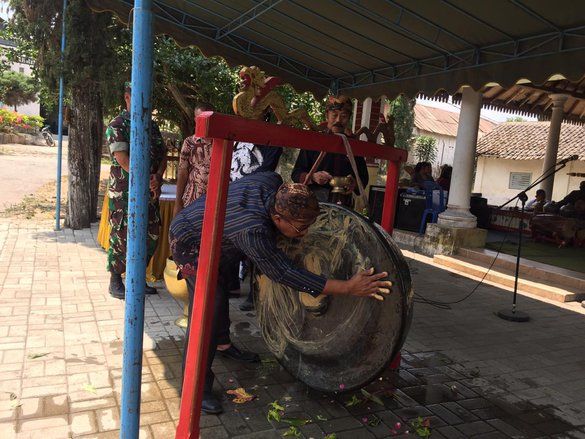 Mencuci Keris dan Gong Mbah Gimbal, Peninggalan Prajurit Diponegoro di Blitar