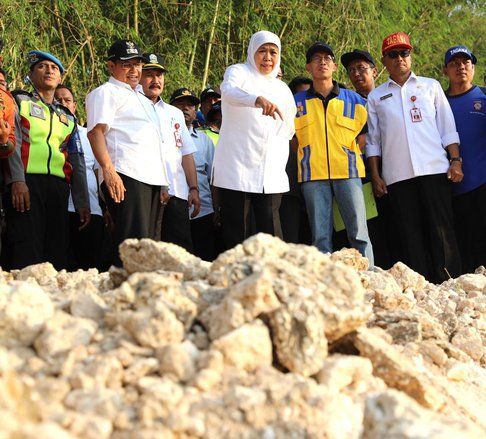 Pemkab Tuban Larang Penambang Pasir Sedot Air Dekat Tanggul Bengawan Solo