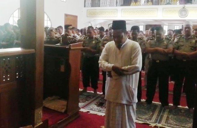 Sosok Mbah Moen Menjadi Panutan Anggota Polisi di Jatim