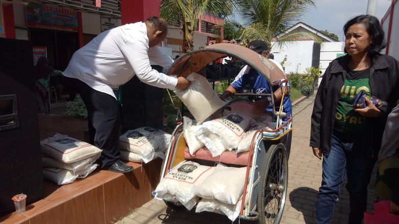 Beras Bantuan Warga Kurang Mampu di Blitar Diduga Diperjualbelikan
