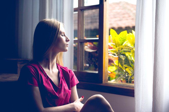 Hilangkan Udara Beracun di dalam Rumah dengan Buka Jendela Setiap Hari   