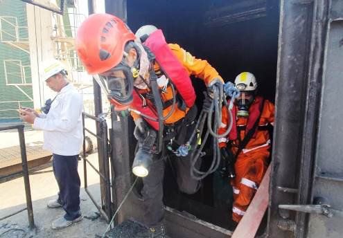 Basarnas Surabaya Cari Dua Korban di Bangkai KM Santika Nusantara&nbsp;