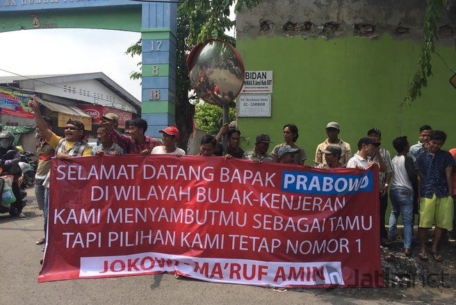 Prabowo Disambut Spanduk 01 di Kandang Banteng