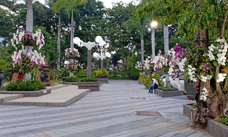 Risma Targetkan Tahun 2025 Surabaya Jadi Kota Romantis