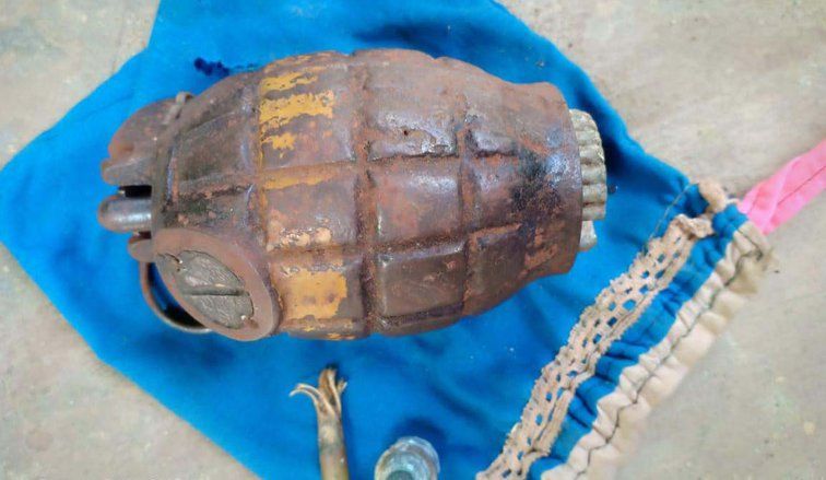 Dikira Jimat, Ternyata Granat Peninggalan Kakek