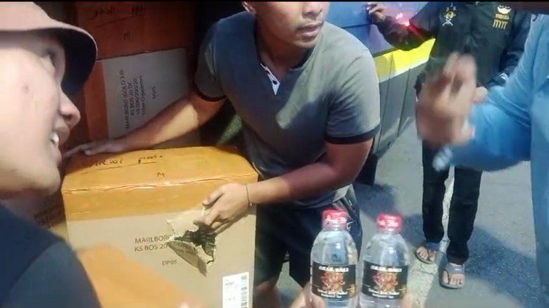 Satpolairud Polresta Banyuwangi Gagalkan Penyelundupkan Ratusan Botol Arak Bali