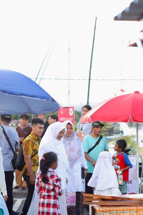 Festival Ngerandu Buko, Bupati Ipuk Minta Pembeli dan Penjual Diet Kantong Plastik