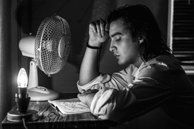 Tidur dengan Kipas Angin Bisa Sebabkan Otot Tegang