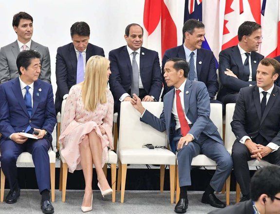 Berbalut Dress Rp 50 Juta, Ivanka Trump Ngobrol dengan Jokowi
