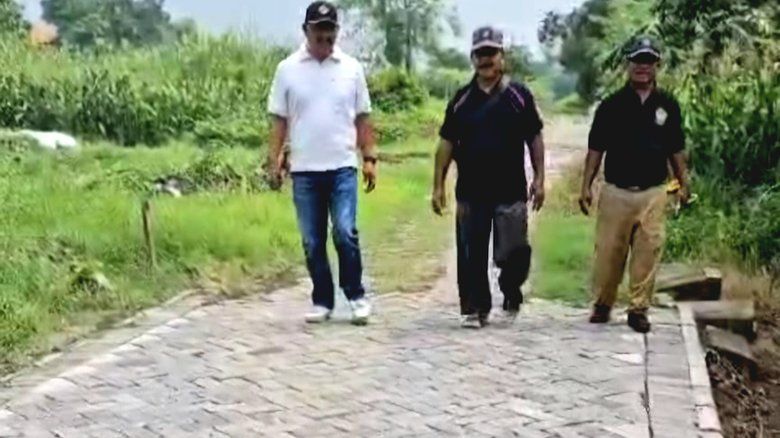 Diprotes Warga, Pelaksana Proyek Perbaiki Paving Ambles di Desa Sumput Gresik