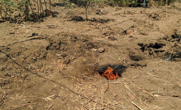 Tanah di Dusun Ringinsurup&nbsp;Ponorogo&nbsp;Keluarkan Api dan Asap