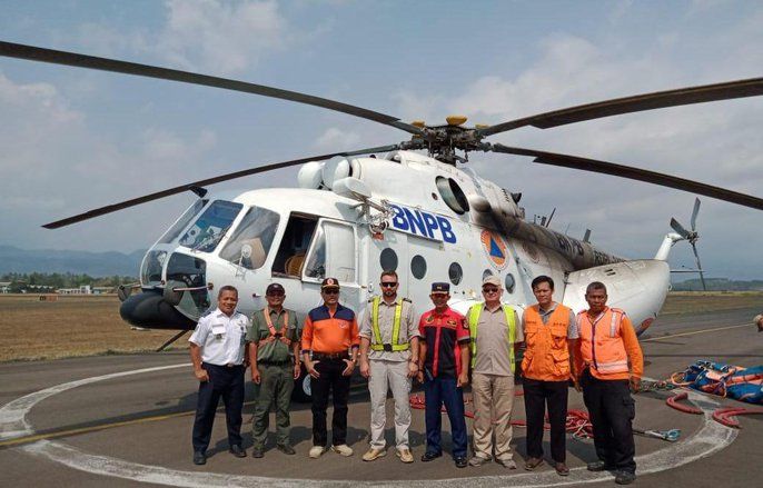 Helikopter <em>Water Bombing</em> Terkendala Kabut, Relawan Atur Strategi Padamkan Arjuno