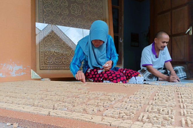 Ramadan, Pembuat Kaligrafi dari Serbuk Kayu Ramai Pesanan